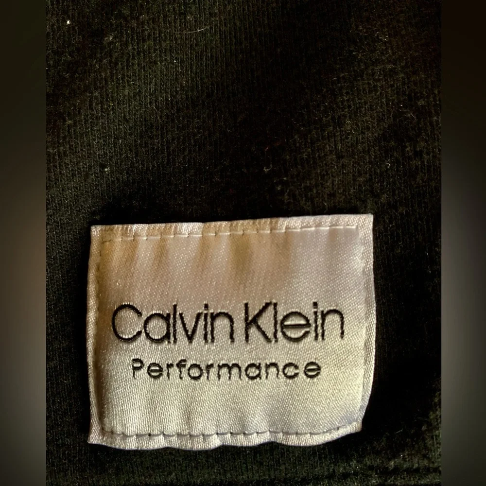 CUTE CALVIN KLEIN SWEATSHIRT ❤️CHANGE IT UP WITH A WHITE SHIRT UNDERNEATH. - Picture 12 of 14